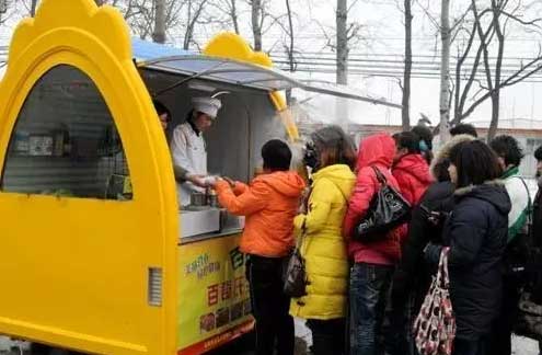 書報(bào)亭、早餐車,甚至垃圾桶都有二維碼“身份證”了。